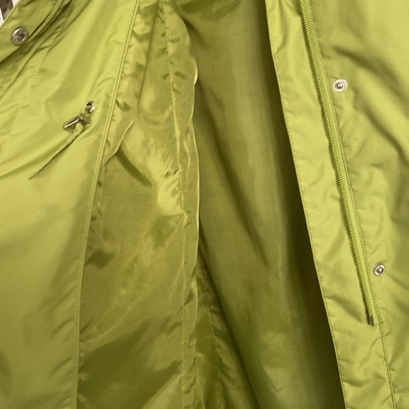 Alfani charteuse rain coat is size 16 - Picture 4 of 6
